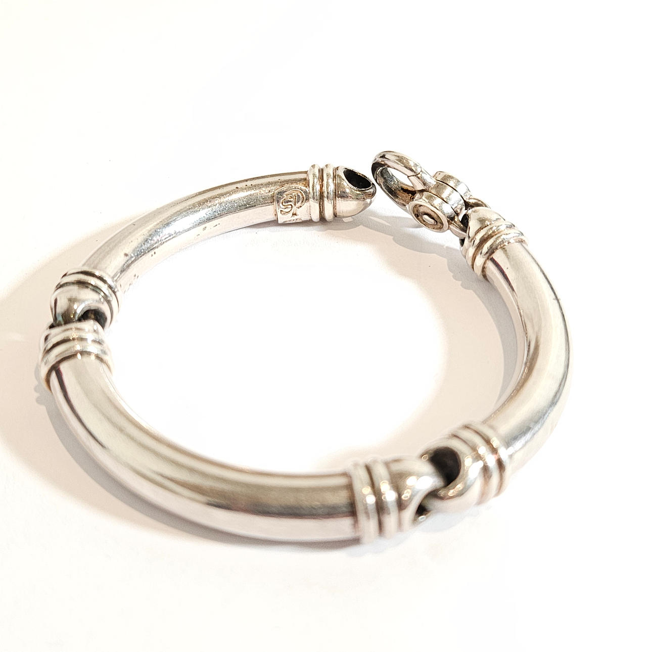 PULSERA AÑOS 70 SEMI RÍGIDA EN PLATA.