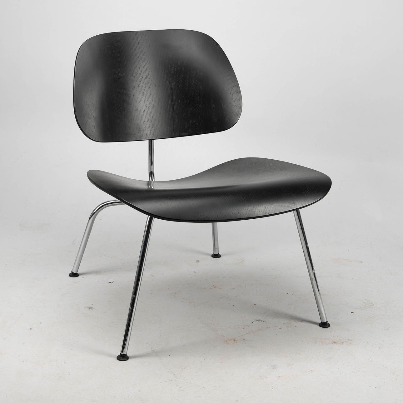 CHARLES EAMES. Stol, "LCM", för Vitra, samtida, etikettmärkt.