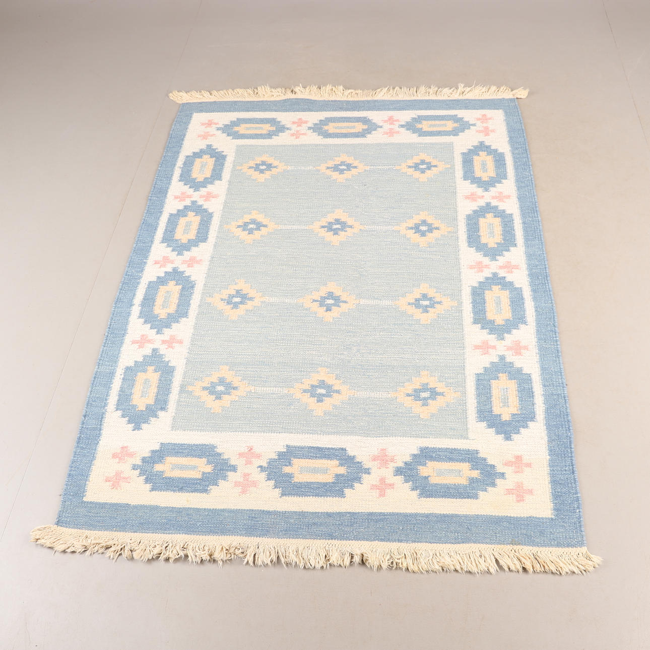 TÆPPE, flet, 200 x 142 cm.