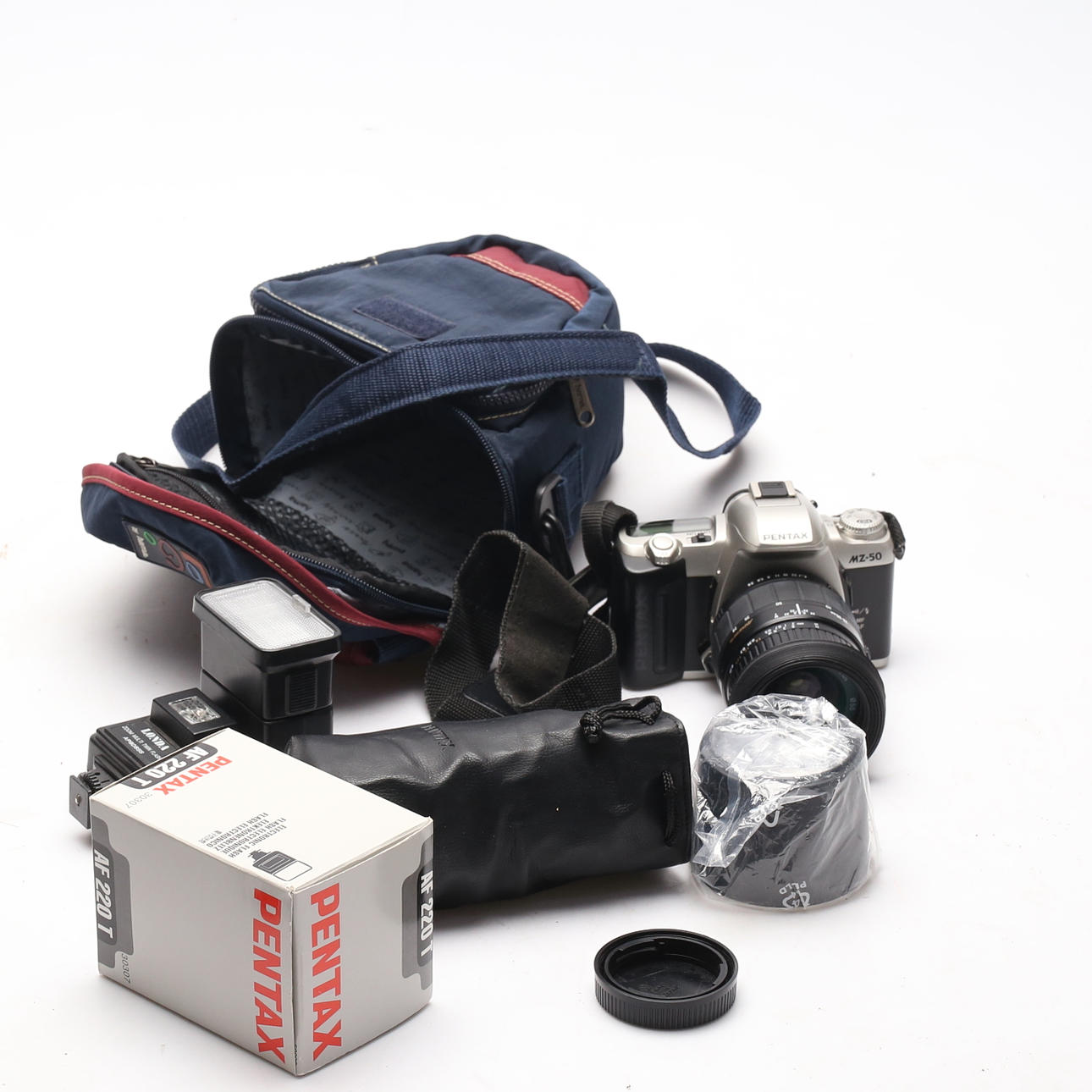 CÁMARA, Pentax MZ-50 con accesorios.