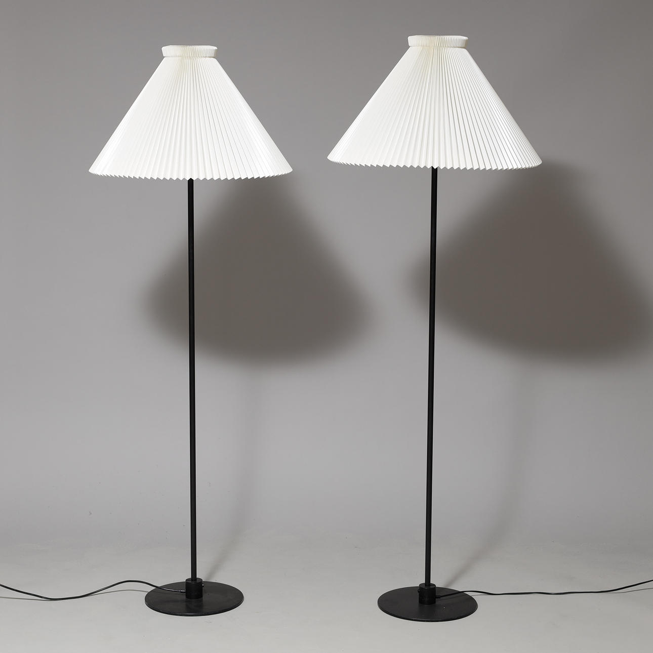 FLEMMING AGGER. Et par standerlamper, model 369, Le Klint, Danmark, (2).