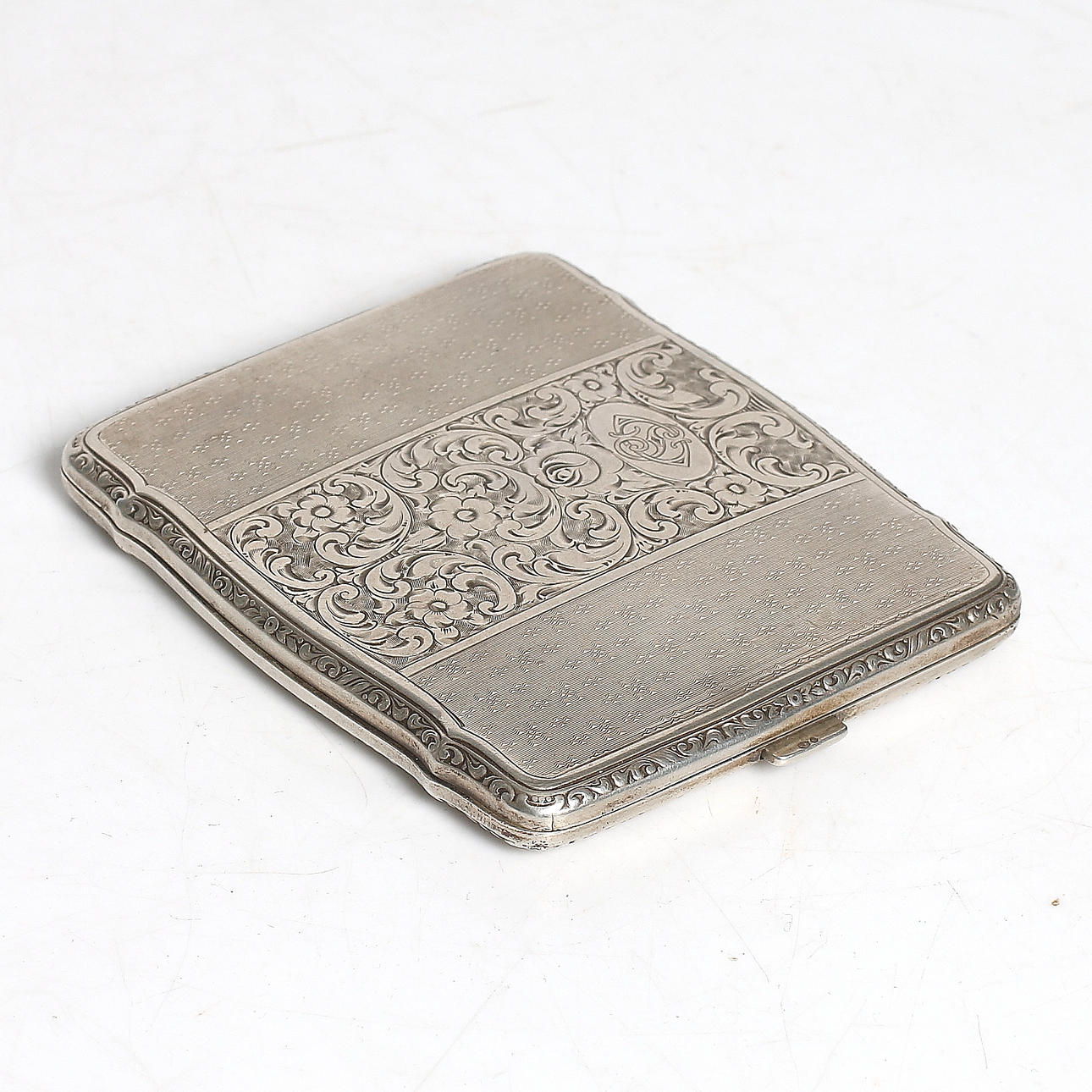 CIGARETTETUI, 835 silver, märkt JMP, Tyskland, sekelskiftet 18/1900. Bruttovikt 115 gram.