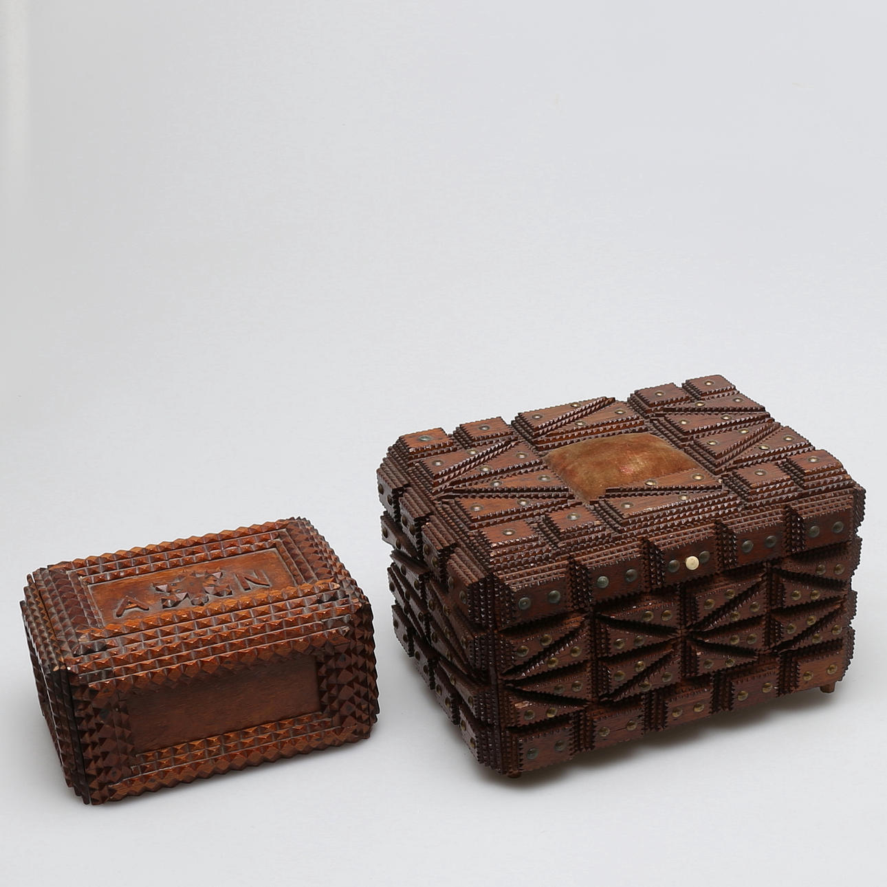 SKRIN i trä, 2 st, sjömansarbete, 1900-tal.