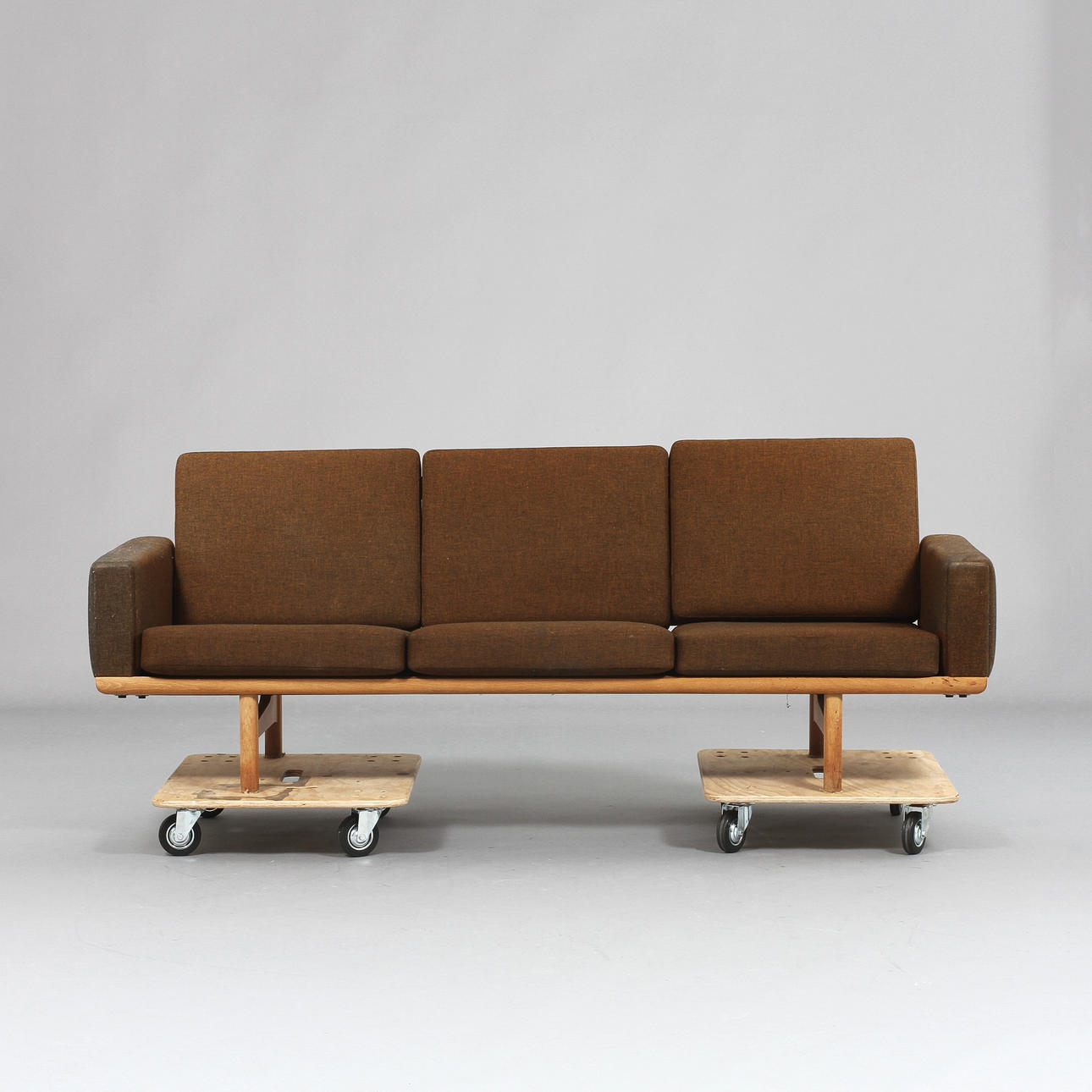 SOFFA, modell GE-236, Hans J Wegner för Getama, Danmark.