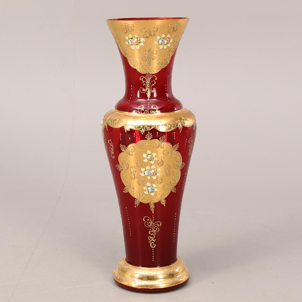 GOLVVAS, glas, emaljmåleri, gulddekor.