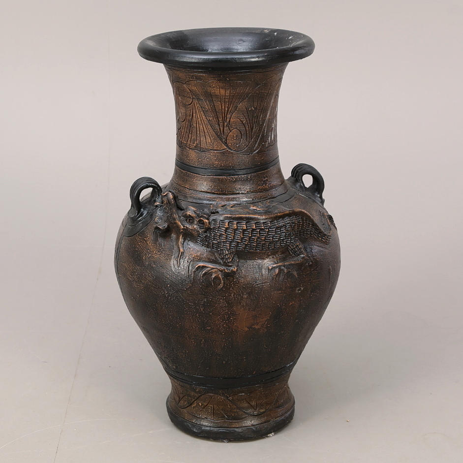 GOLVVAS, keramik, orientalisk, med reliefdekor.