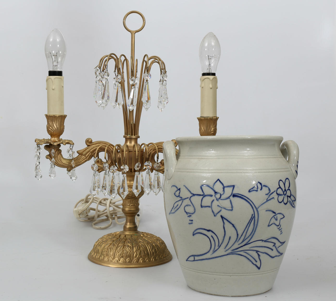 BORDSLYSTER OCH KRUS, metall, prismor och stengods, 1900-tal.