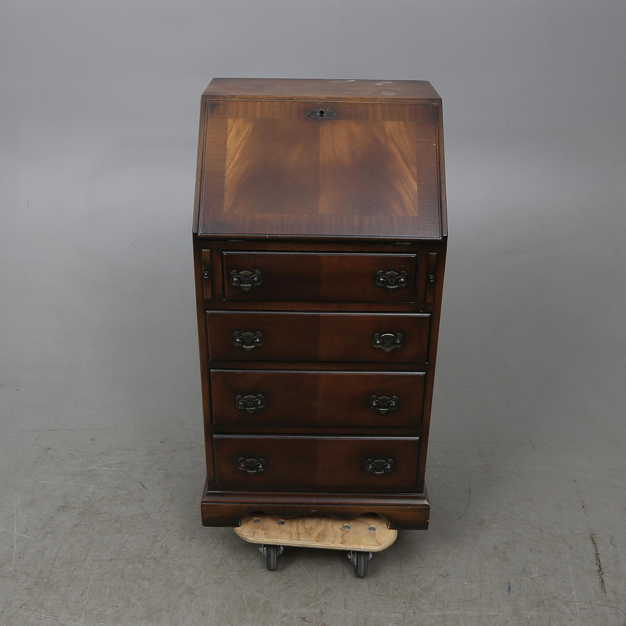 SKRIVBYRÅ, engelsk stil, 1900-tal.