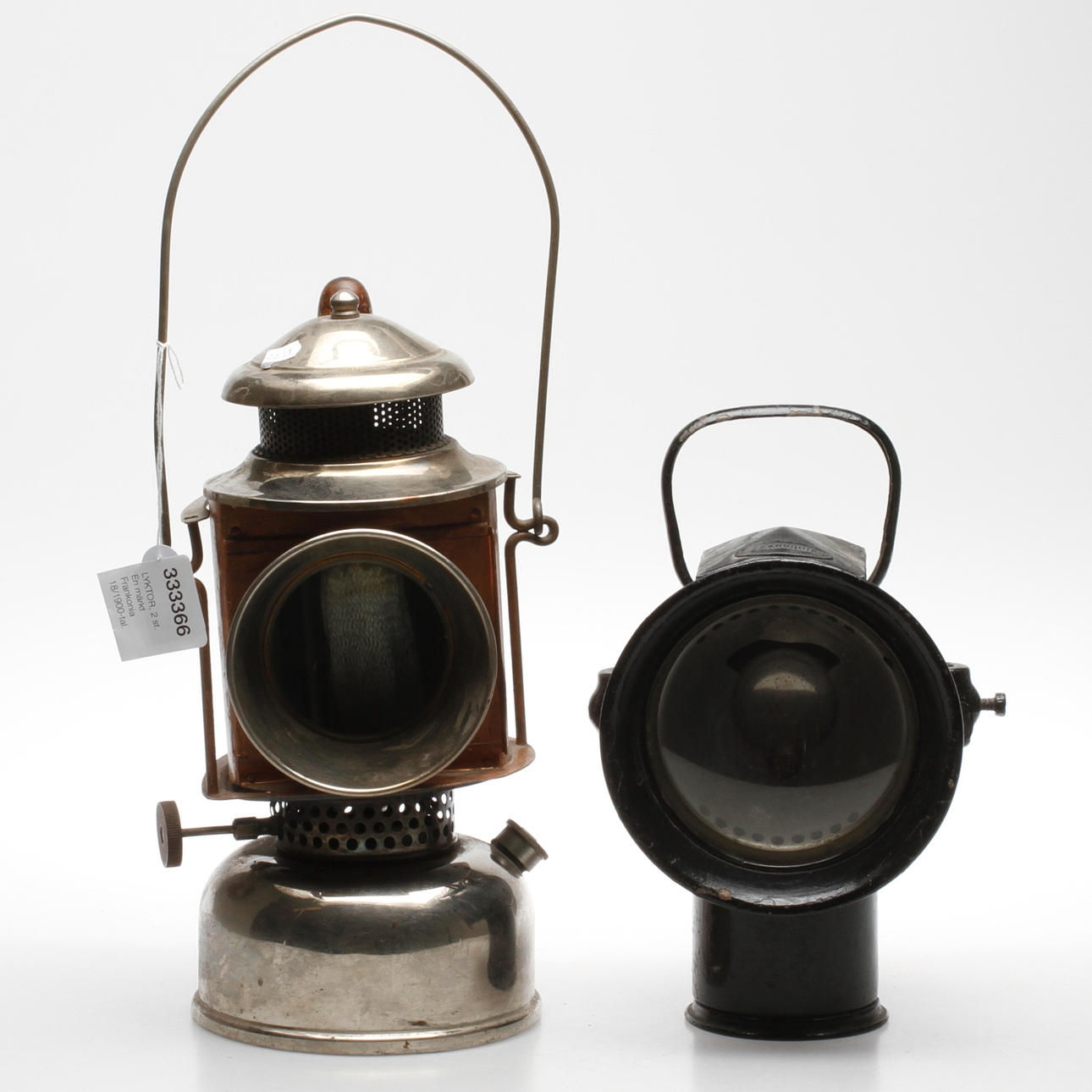 LYKTOR, 2 st. En märkt Frankonia 18/1900-tal.