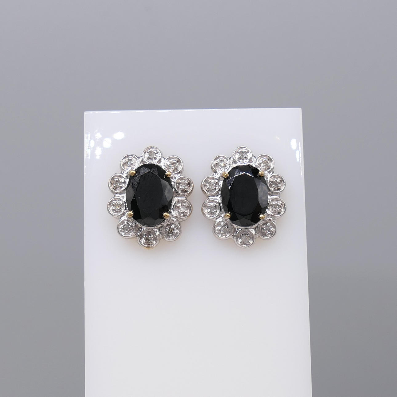 SAFIR & DIAMOND klusterörhängen.