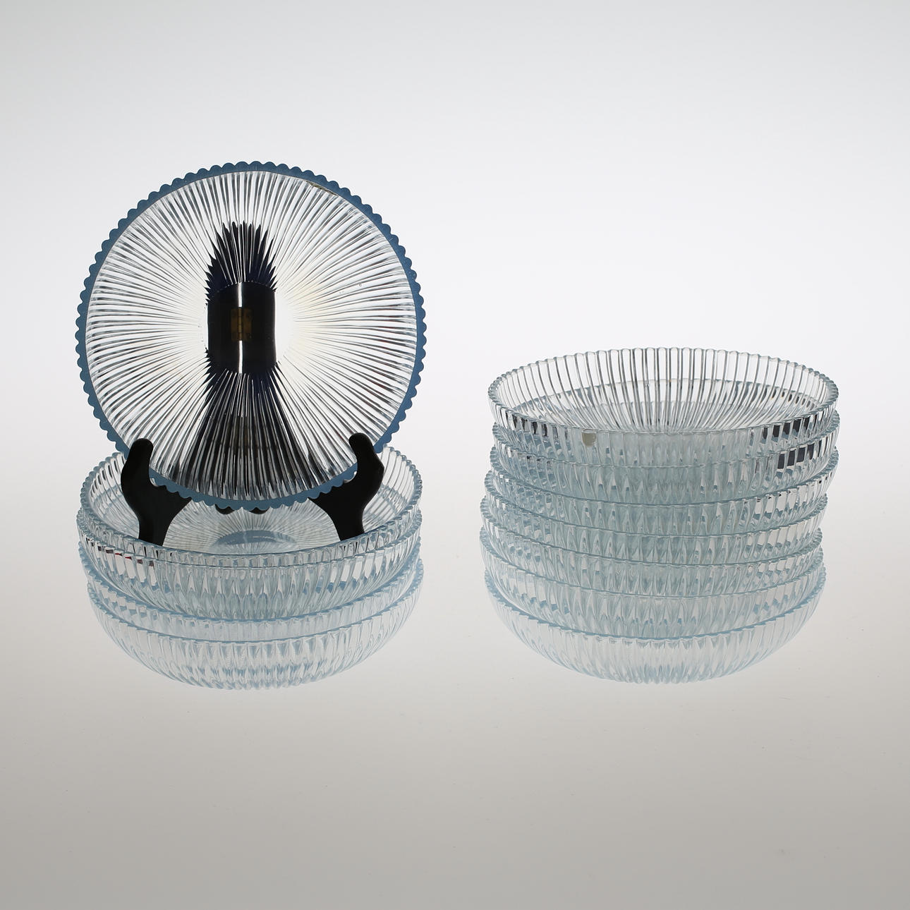 ASSIETTER, 12 st, glas, "Reffla" Athur Percy Gullaskruf.