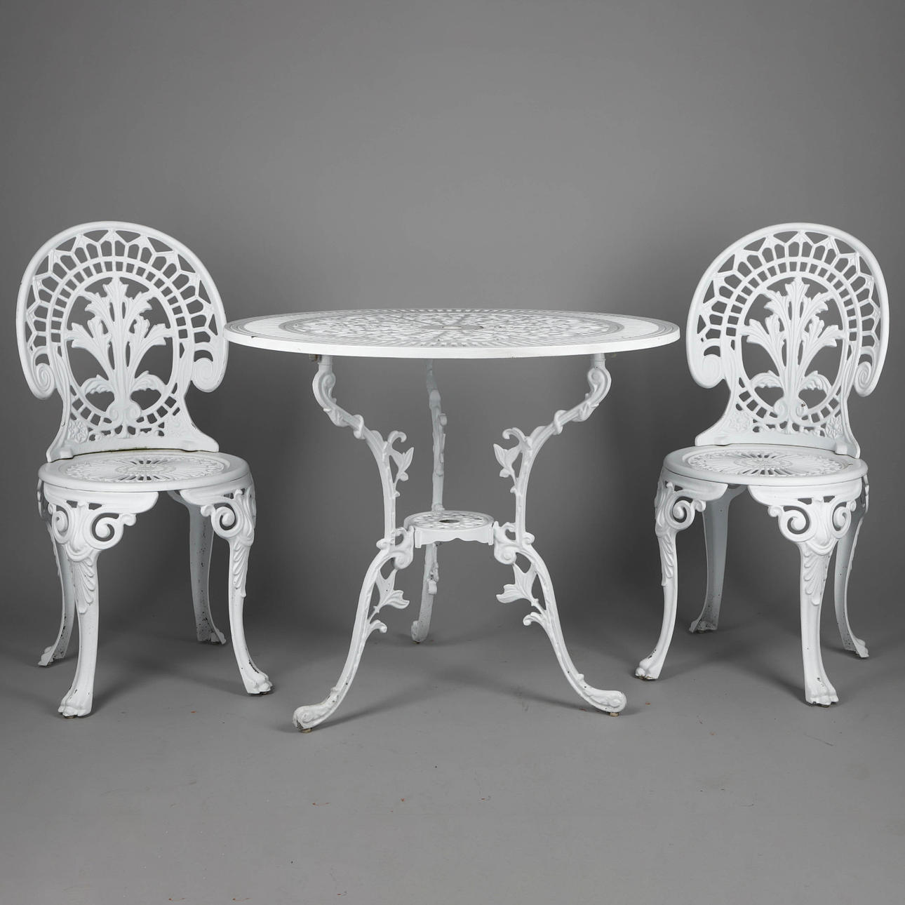 HAVEMØBLER, 3 stk., støbt metal, 20. århundrede.