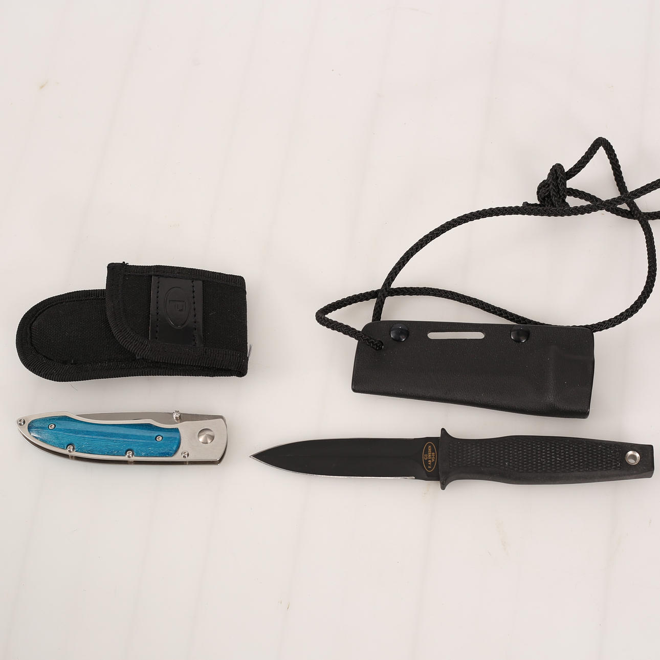 KLAPPMESSER „Fällkniven P3" und Klappmesser Garm, beide im Etui.