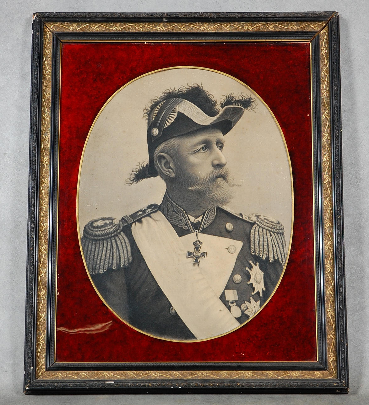 OIDENTIFIERAD KONSTNÄR. OSCAR ll, i flottans paraduniform M/1876.