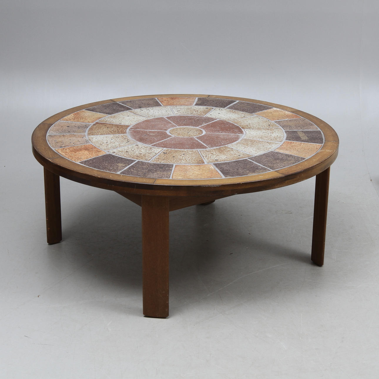 SOFFBORD, med kakelplator, Danmark, 1900-talets andra hälft.