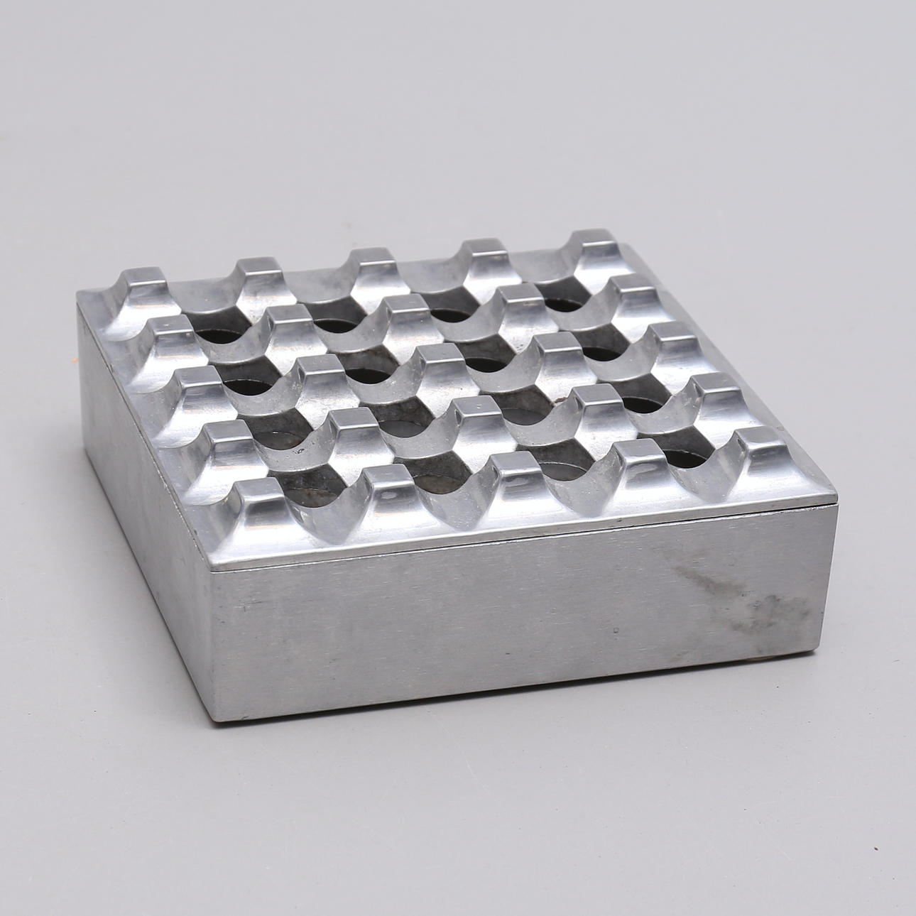 ASKKOPP, vitmetall, "Ultima 15" design Ljungberg & Bäckström.