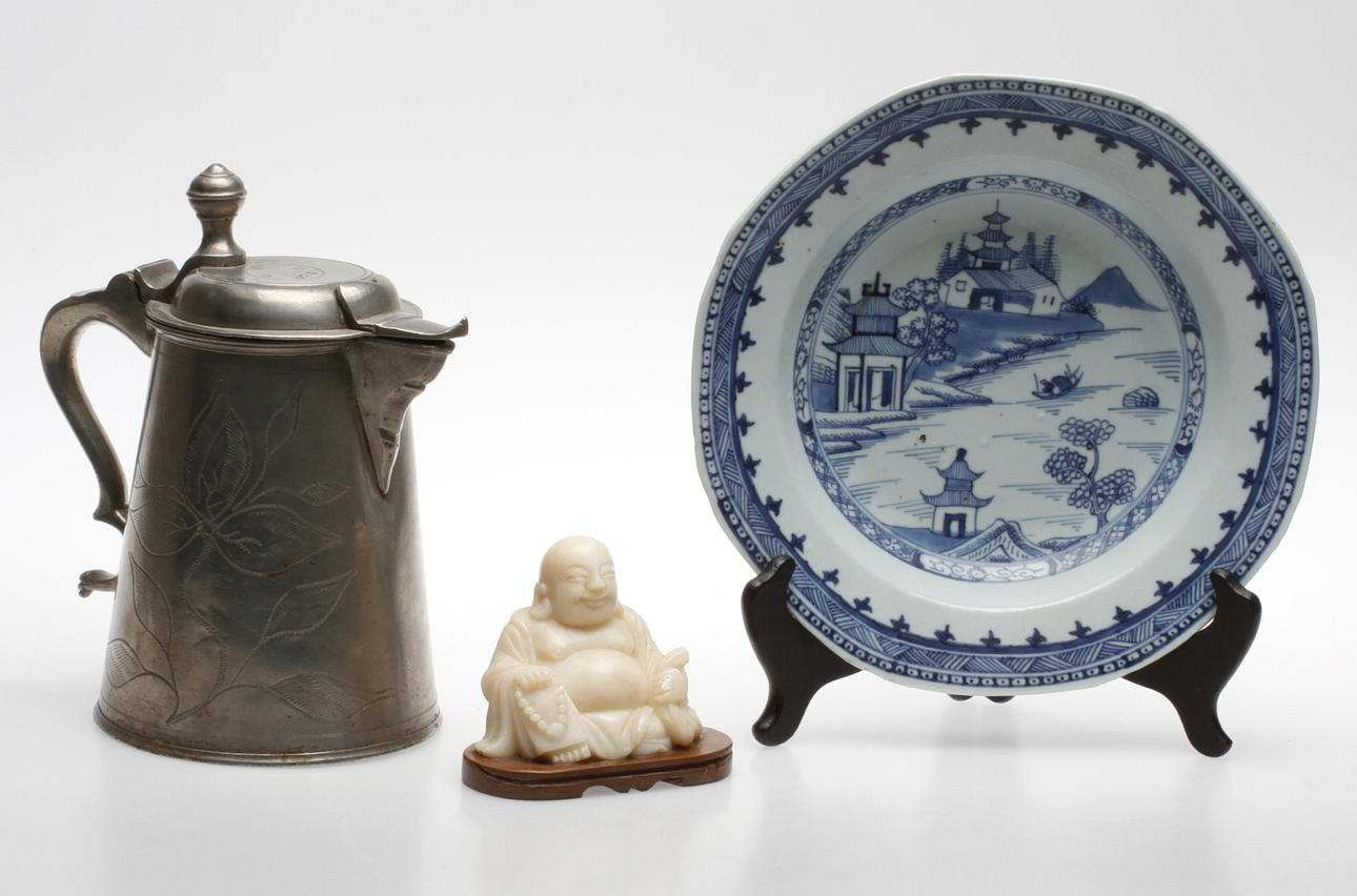 SKÄNKKANNA, tenn, TALLRIK, porslin, Kina, 1800-tal samt BUDDHASKULPTUR.