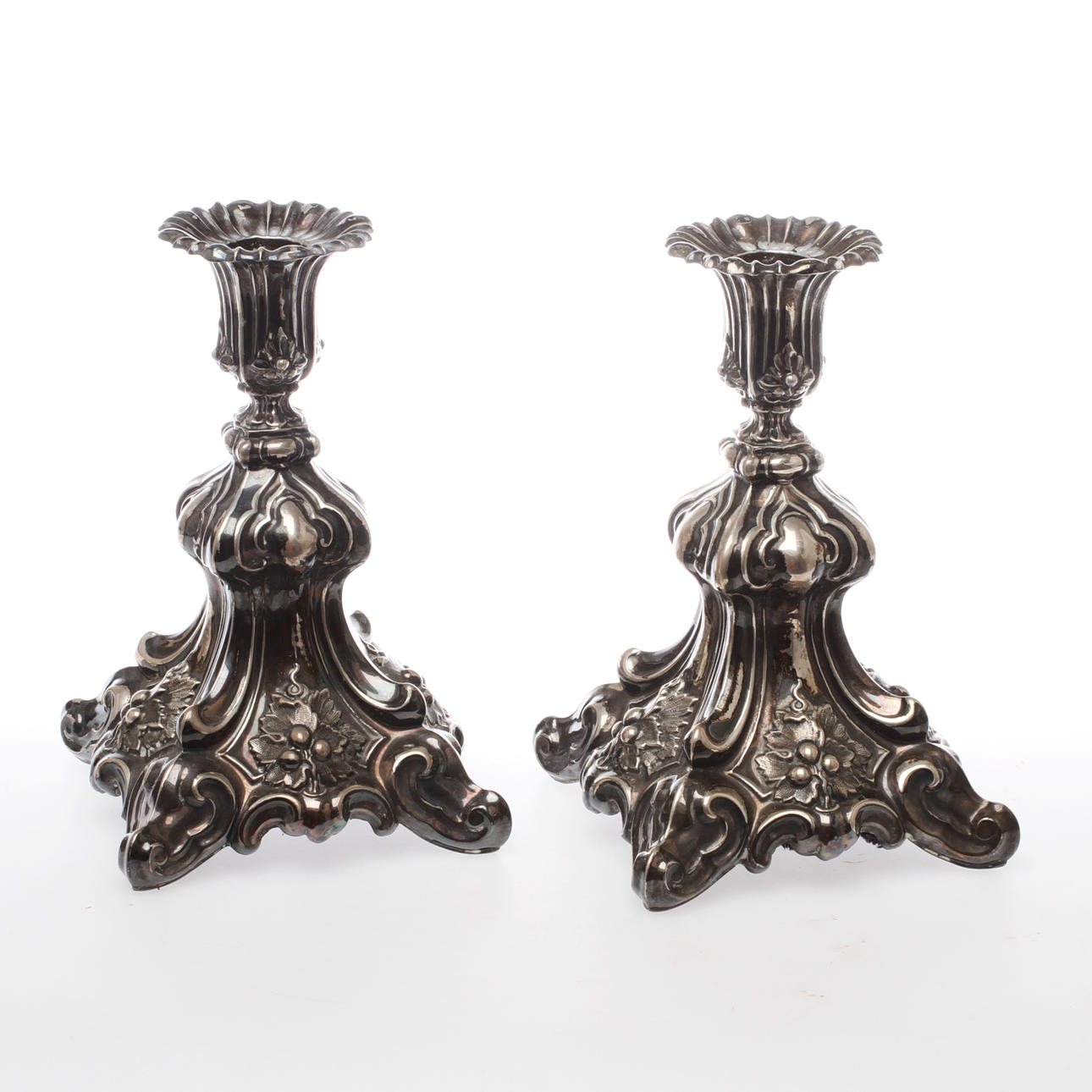 LJUSSTAKAR, ett par, silver, rokokostil, 1900-tal.