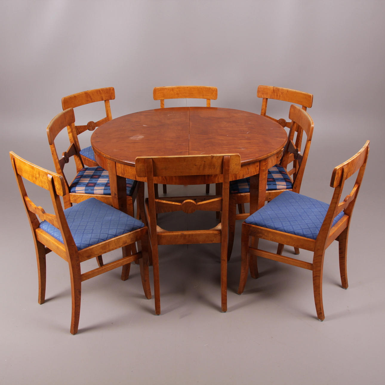 MATSALSGRUPP, 11 delar, björk, 2 iläggsskivor, Karl Johan stil, 1940-tal.