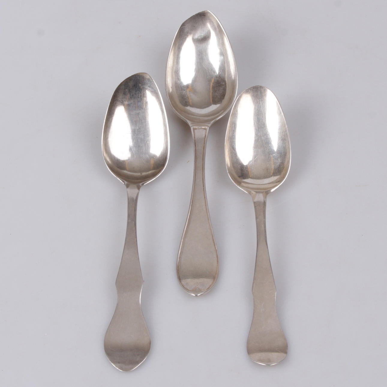 SKEDAR, 3 st. Silver, delvis fiolskedar av Andreas Isberg, Skänninge, 1800-tal.