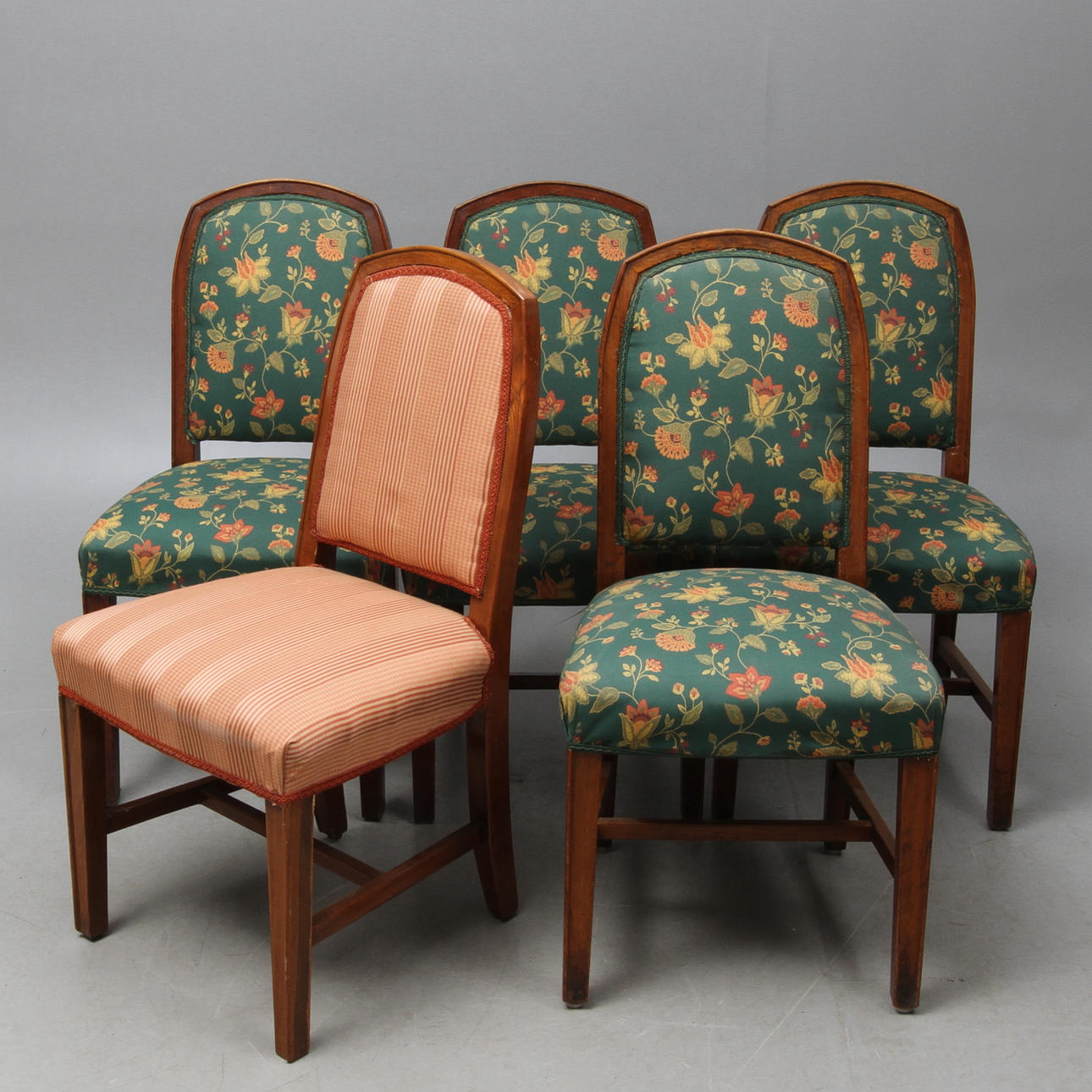 STOLAR, 5 st, från Svenska Amerikaliniens fartyg "MS Kungsholm", omkring 1966, sannolikt tillverkade i Skottland.