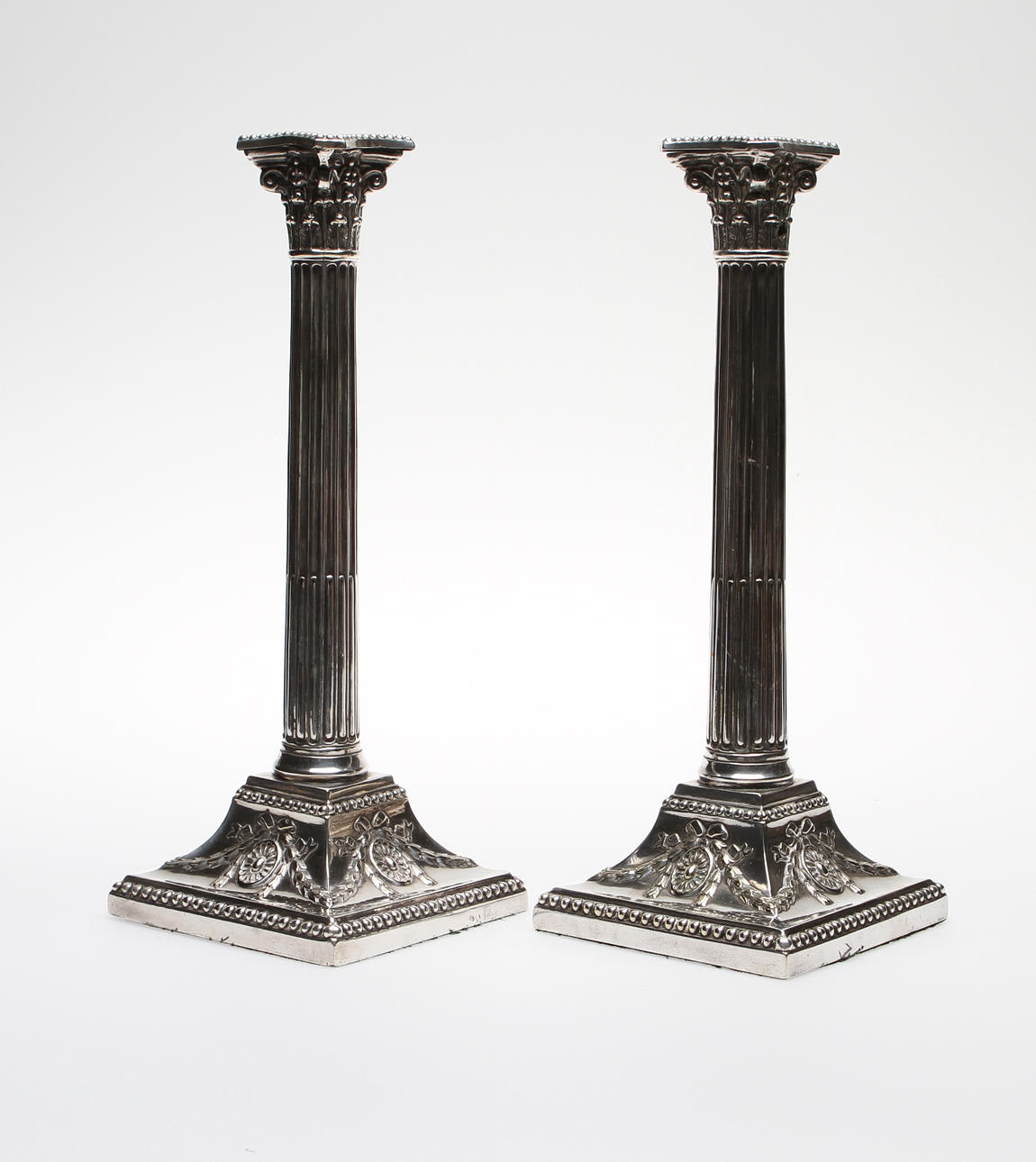 LJUSSTAKAR, 1 par, pläter. England 1900-talets början.