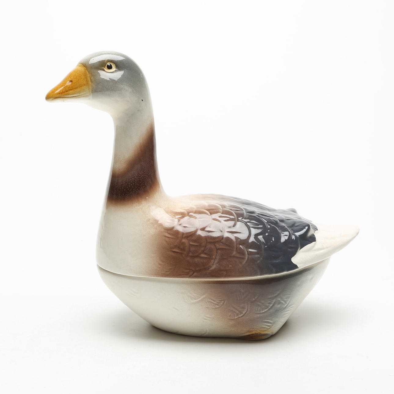 A Goose porcelain box, 20th century.