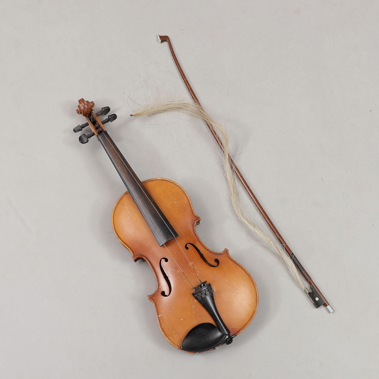 EINE GEIGE IN EINER BOX, Walthari, Mittenwald, 20. Jahrhundert.