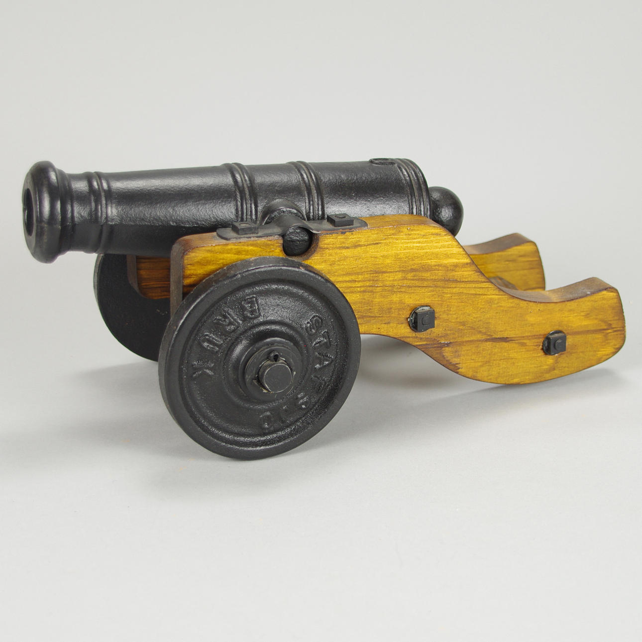 BORDSKANON, gjutjärn på trästativ, Stafsjö bruk.