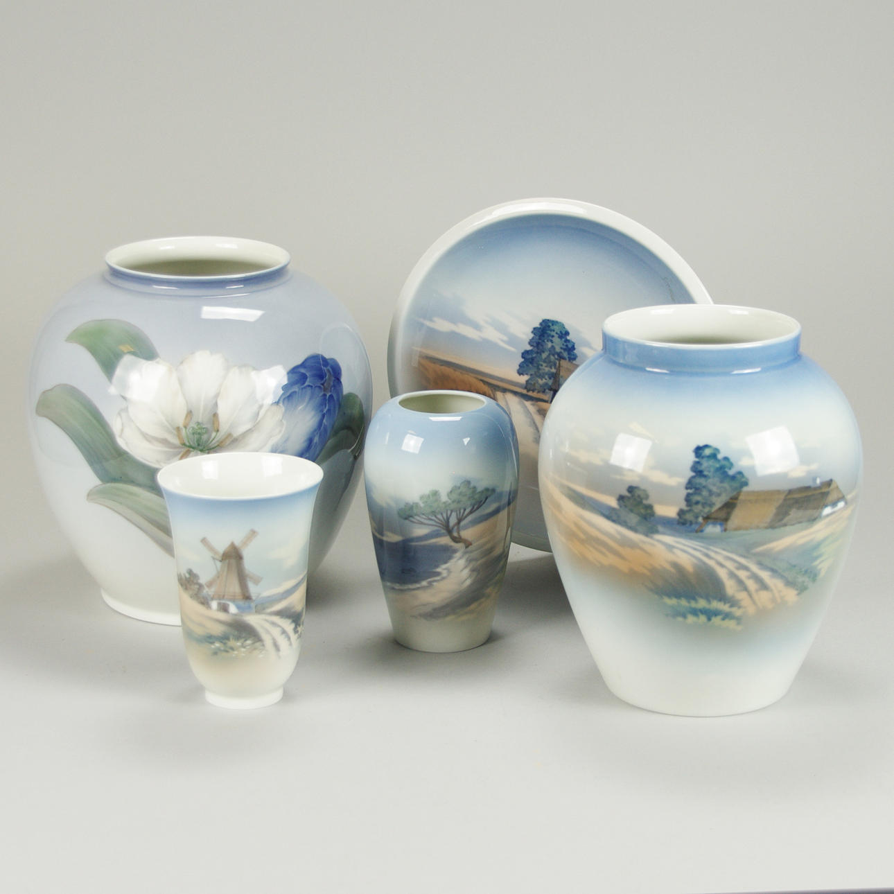 VASER SAMT SKÅL, 5 delar, porslin, Danmark.