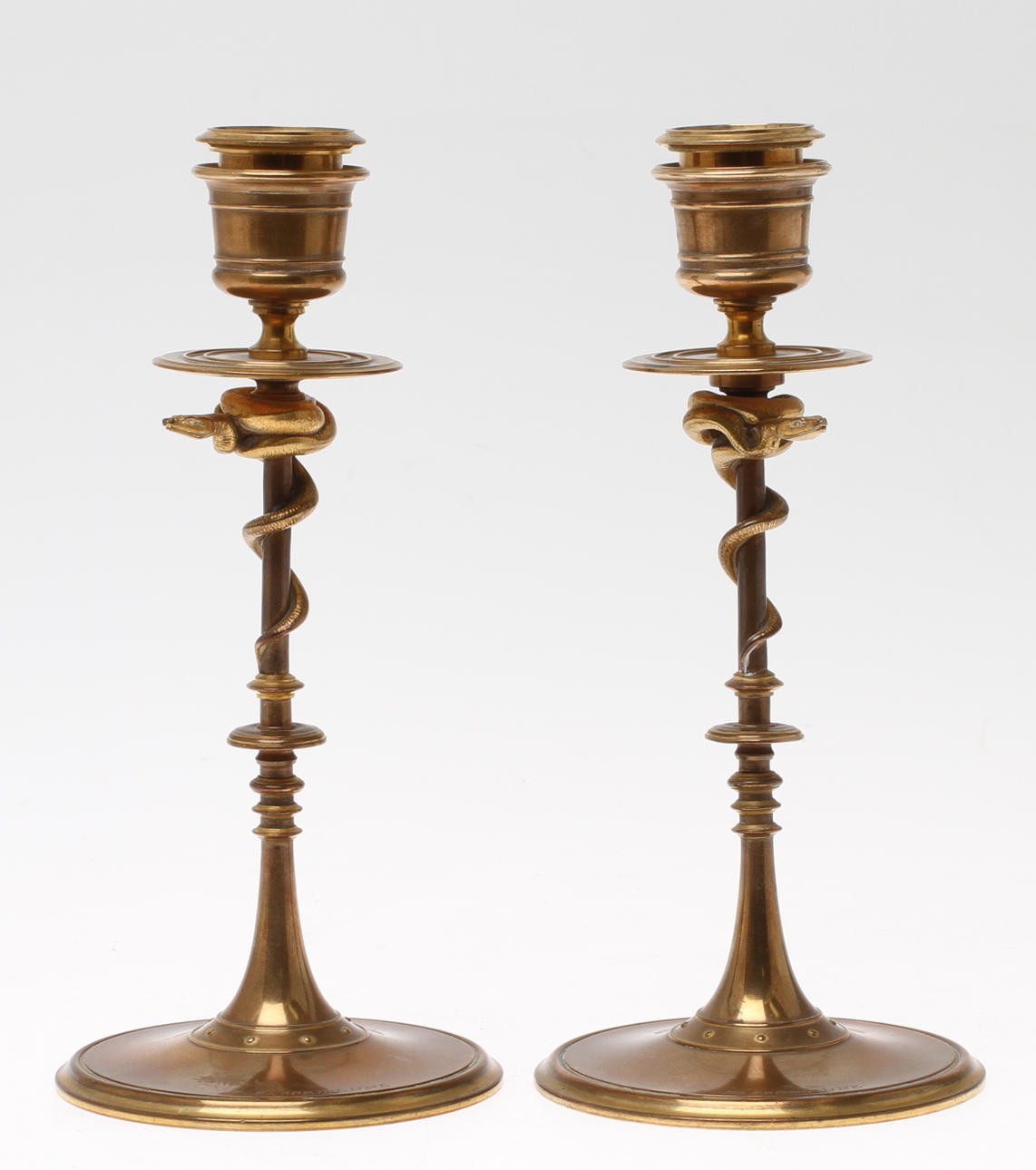 LJUSSTAKAR, 1 par, brons, signerade F. Barbedienne.