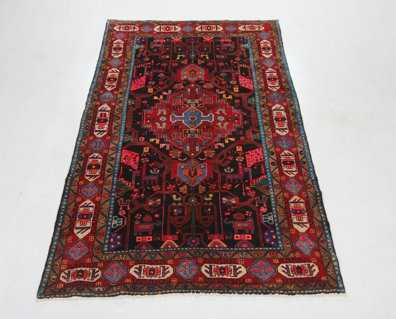 EIN TEPPICH, „Nahavand“, 272 x 160 cm.