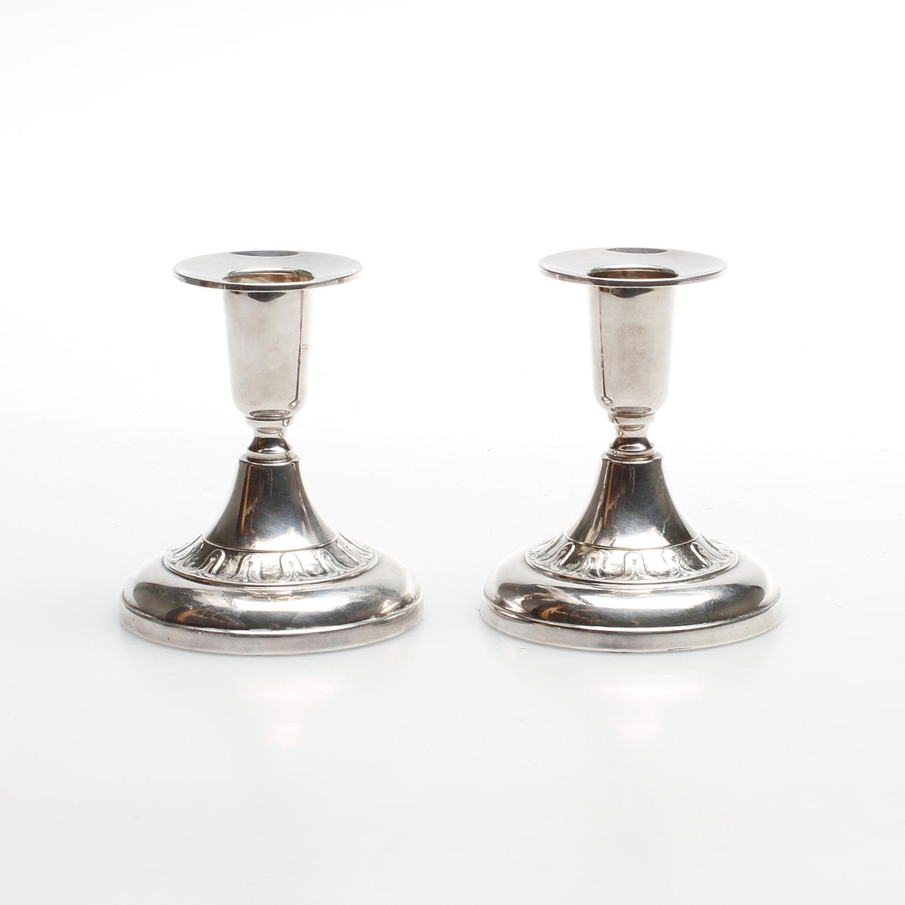 LJUSSTAKAR, ett par, silver. Ceson.