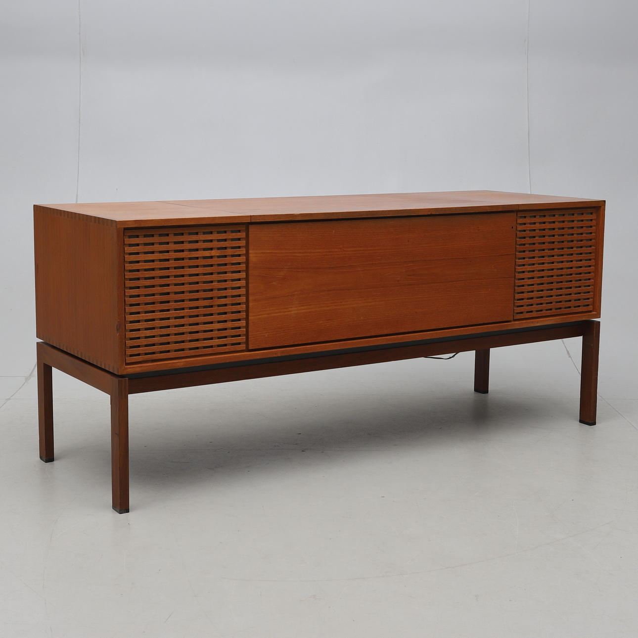 MUSICAL FURNITURE, Beomaster 1200 RG, Bang & Olufsen, Denmark