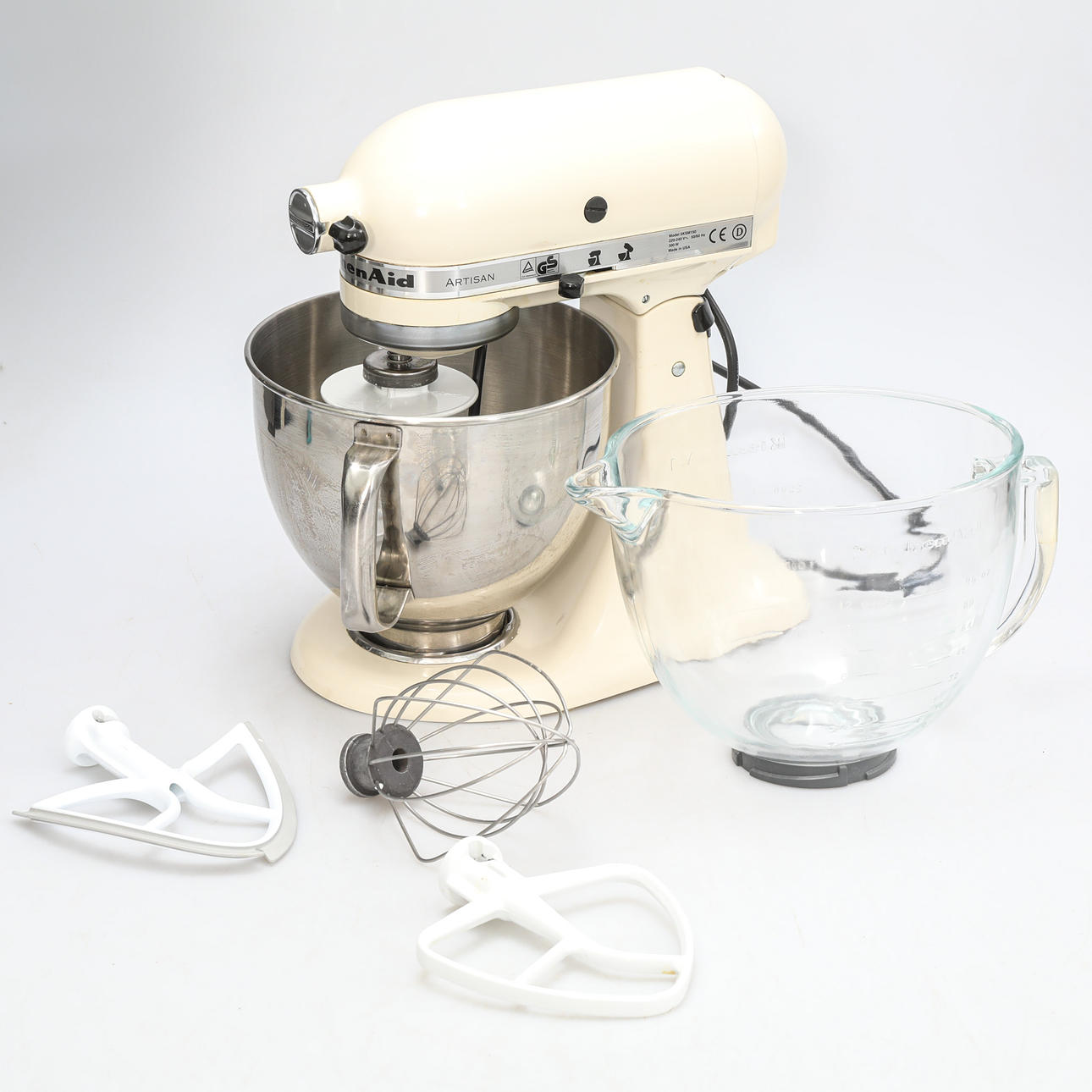 KÖKSMASKIN, Kitchenaid, Artisan med tillbehör,samtida.