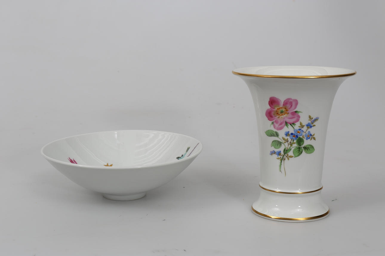 SKÅL OCH VAS, porslin, 2 delar, Meissen, 1900-tal.
