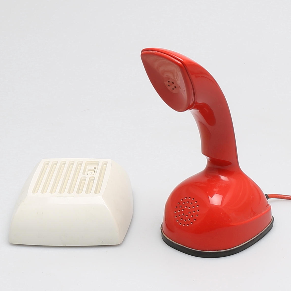 TELEFON, plast, "Kobra/Ericofon", Hugo Blomberg, Ralph Lysell och Gösta Thames, LM Ericsson, 1900-talets mitt.