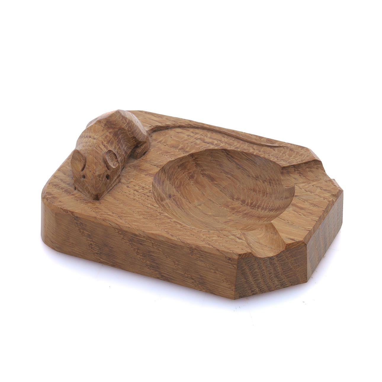 ROBERT THOMPSON (THE MOUSEMAN). EIN MIT EINER MAUS GESCHNITZTER ASCHENBECHER AUS EICHE.