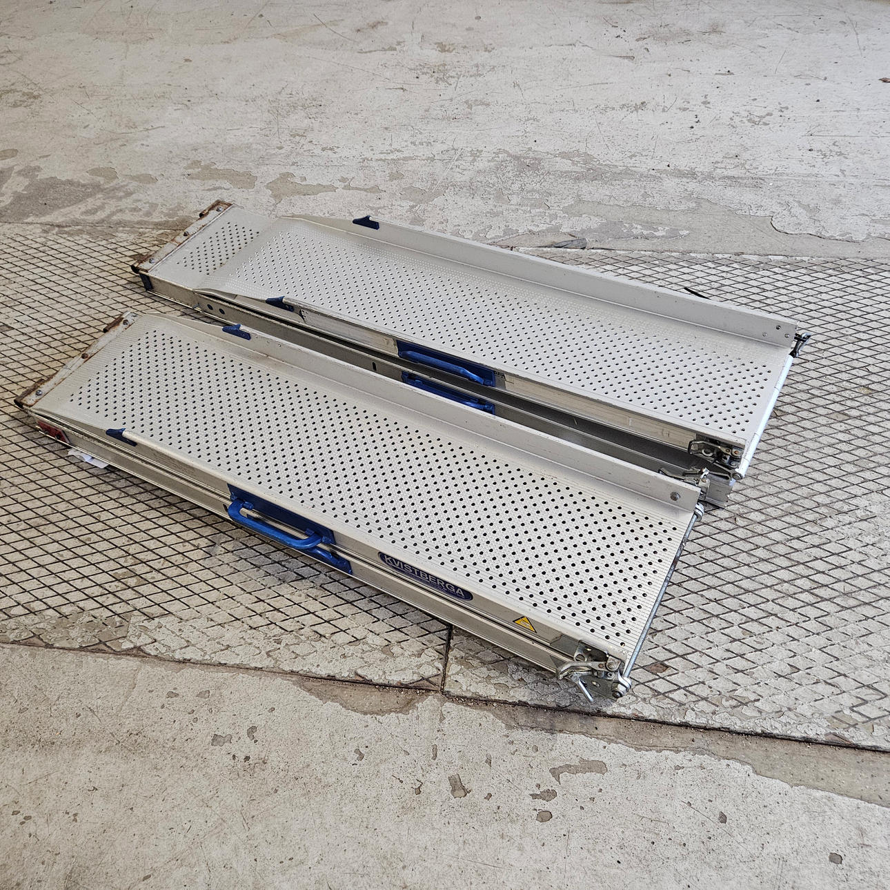 RAMPER, ett par, aluminium, Kvistberga.