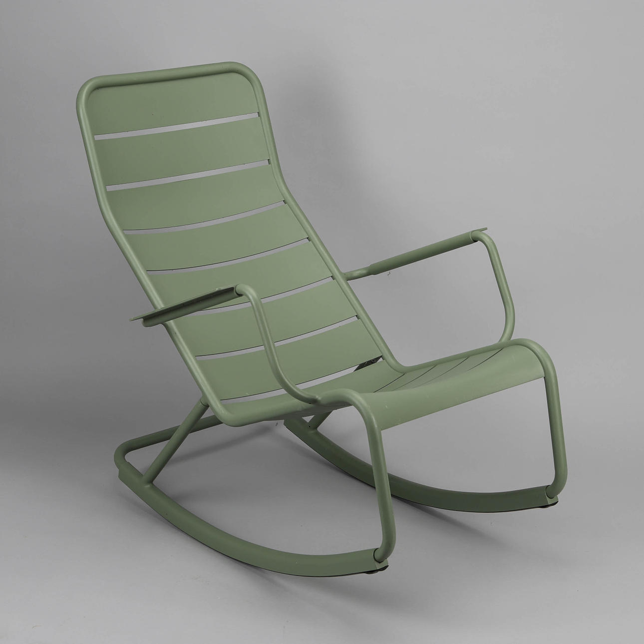 FREDERIC SOFIA. Ein Schaukelstuhl, „Luxembourg“, Fermob, Frankreich.