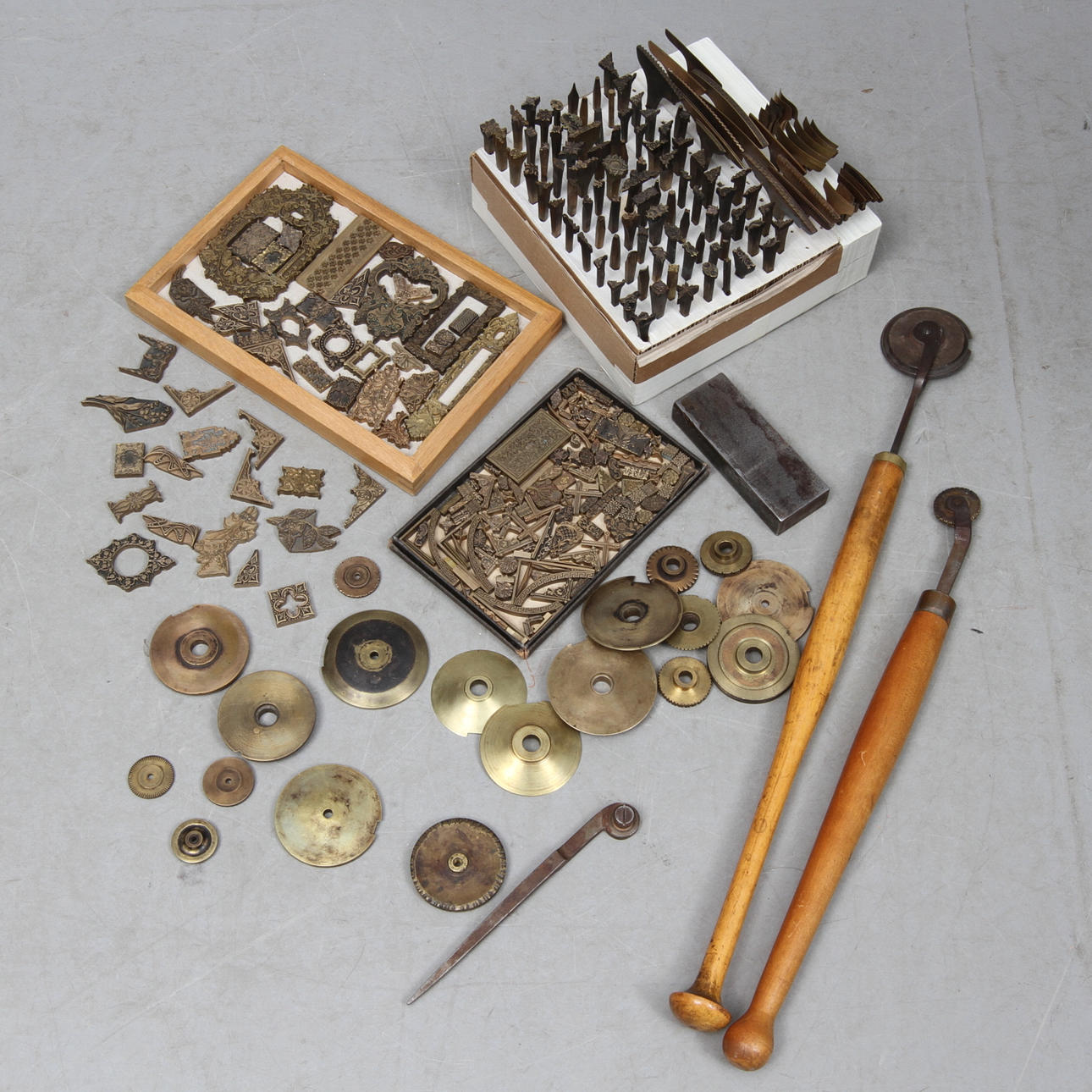 KLICHÉER, PUNSAR, för bokbinderi, 1900-tal.