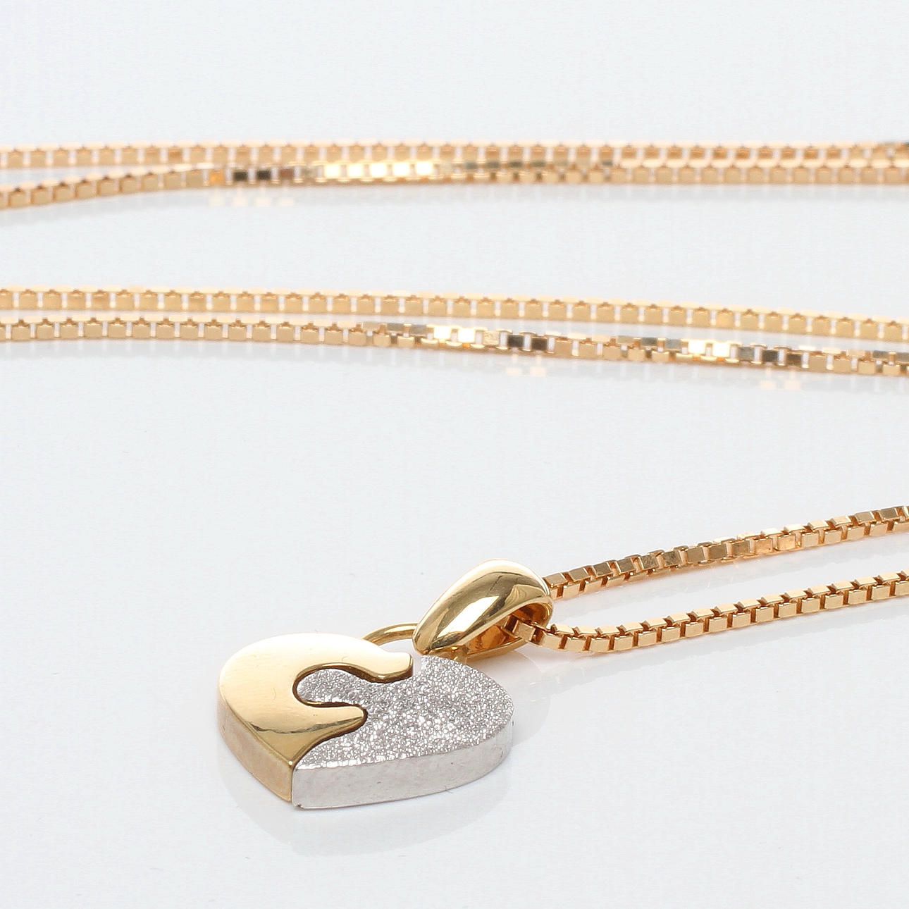 HÄNGE MED KEDJA, 18k guld, GFAB, 2000-tal.