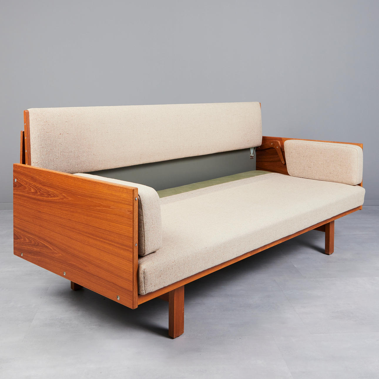 HANS J. WEGNER. Getama, daybed/sofa, model 'GE258', teak, wool