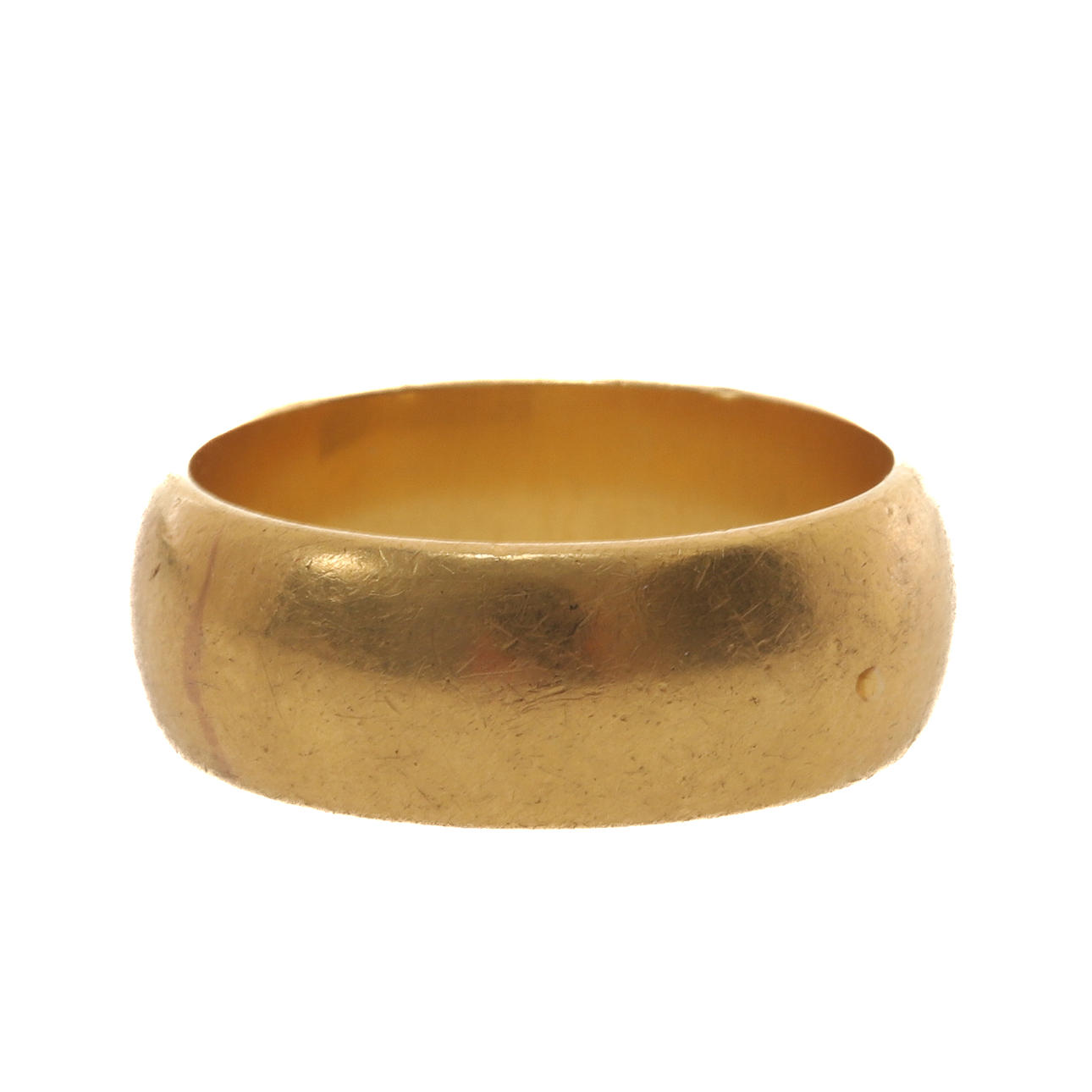 Ein Ehering aus 22 Karat Gold.