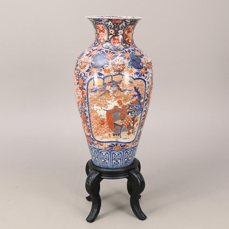 GOLVURNA, keramik, Imaridekor, Japan, höjd 92 cm.