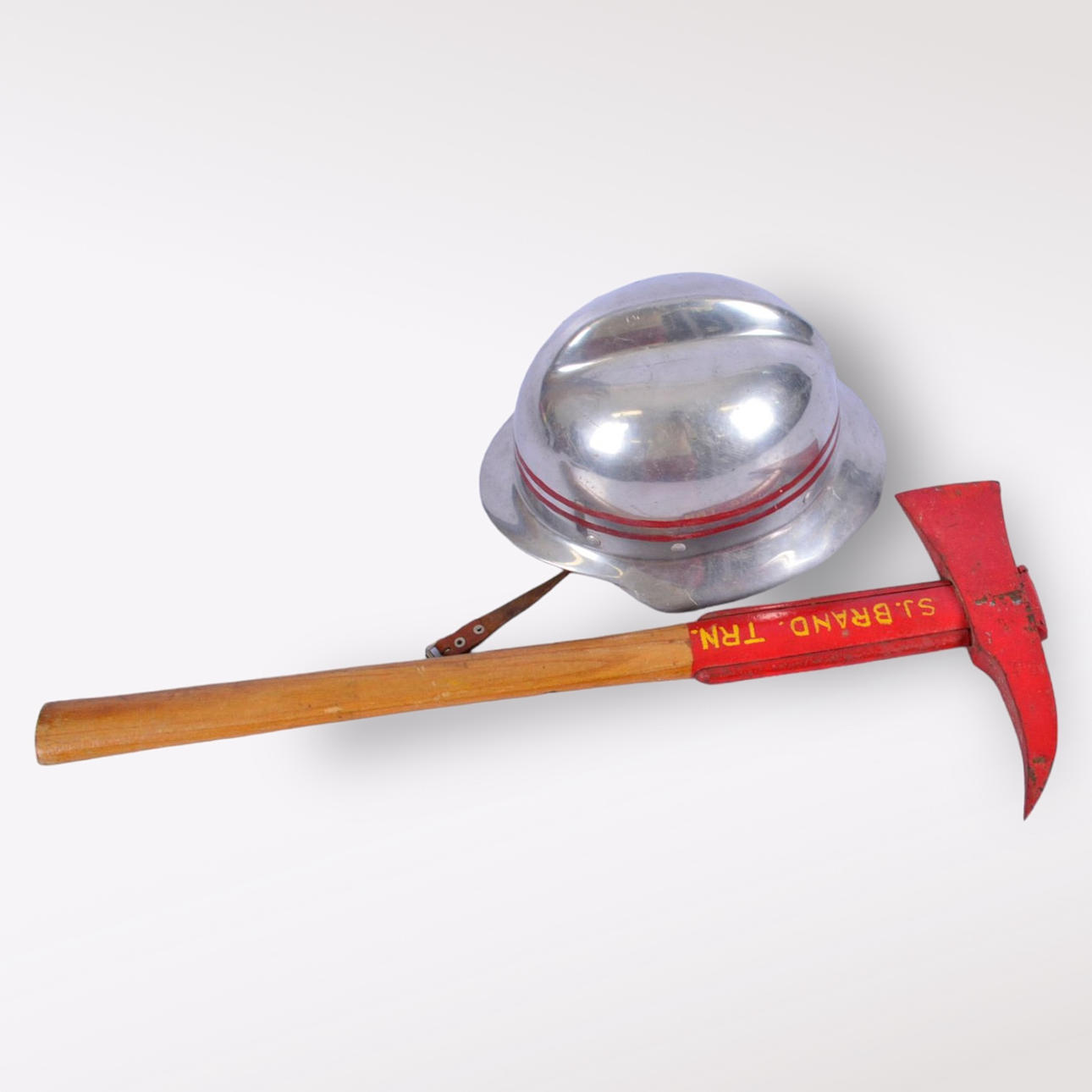 FEUERWEHRHELM UND AXT, Schweden.