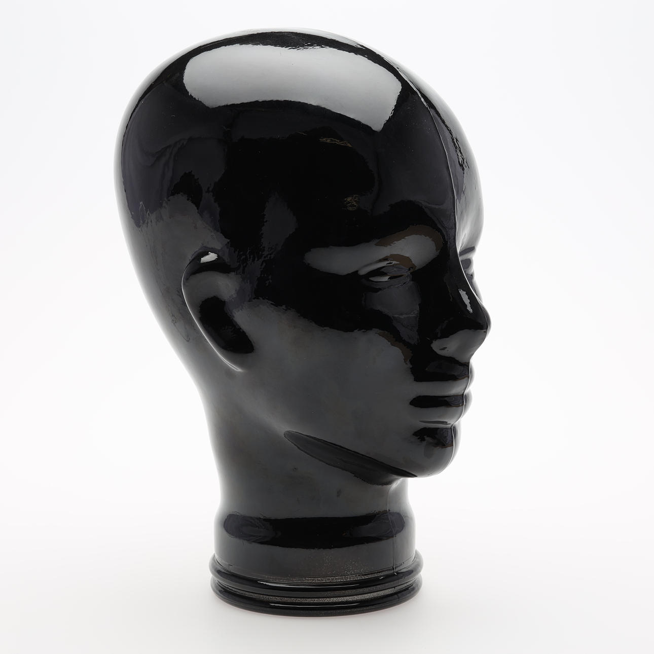 GLASHUVUD, bemålad, 1900-talets andra hälft.