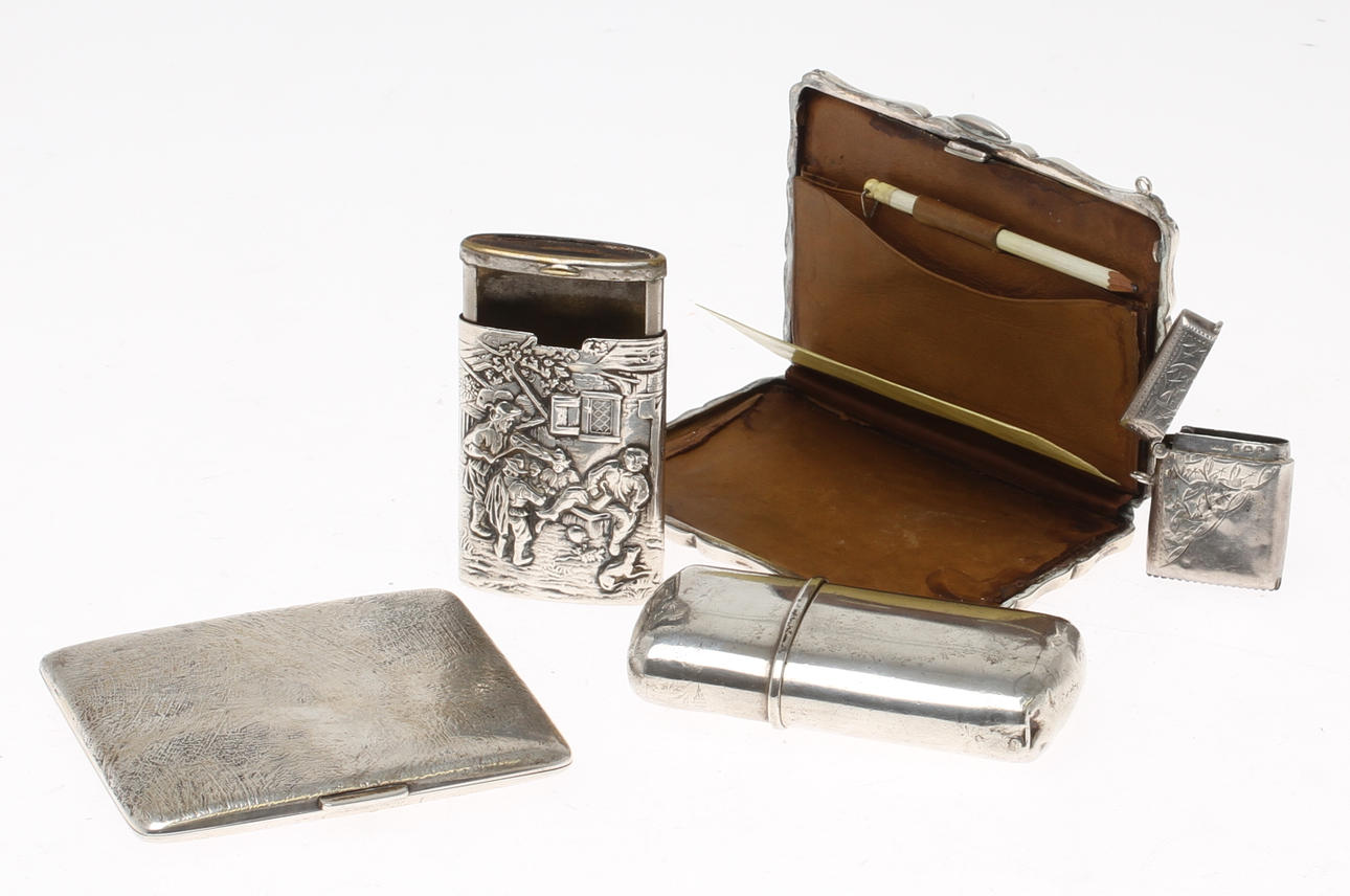 PARTI SILVER, 5 delar, mestadels dosor. Tot vikt 350 gram.