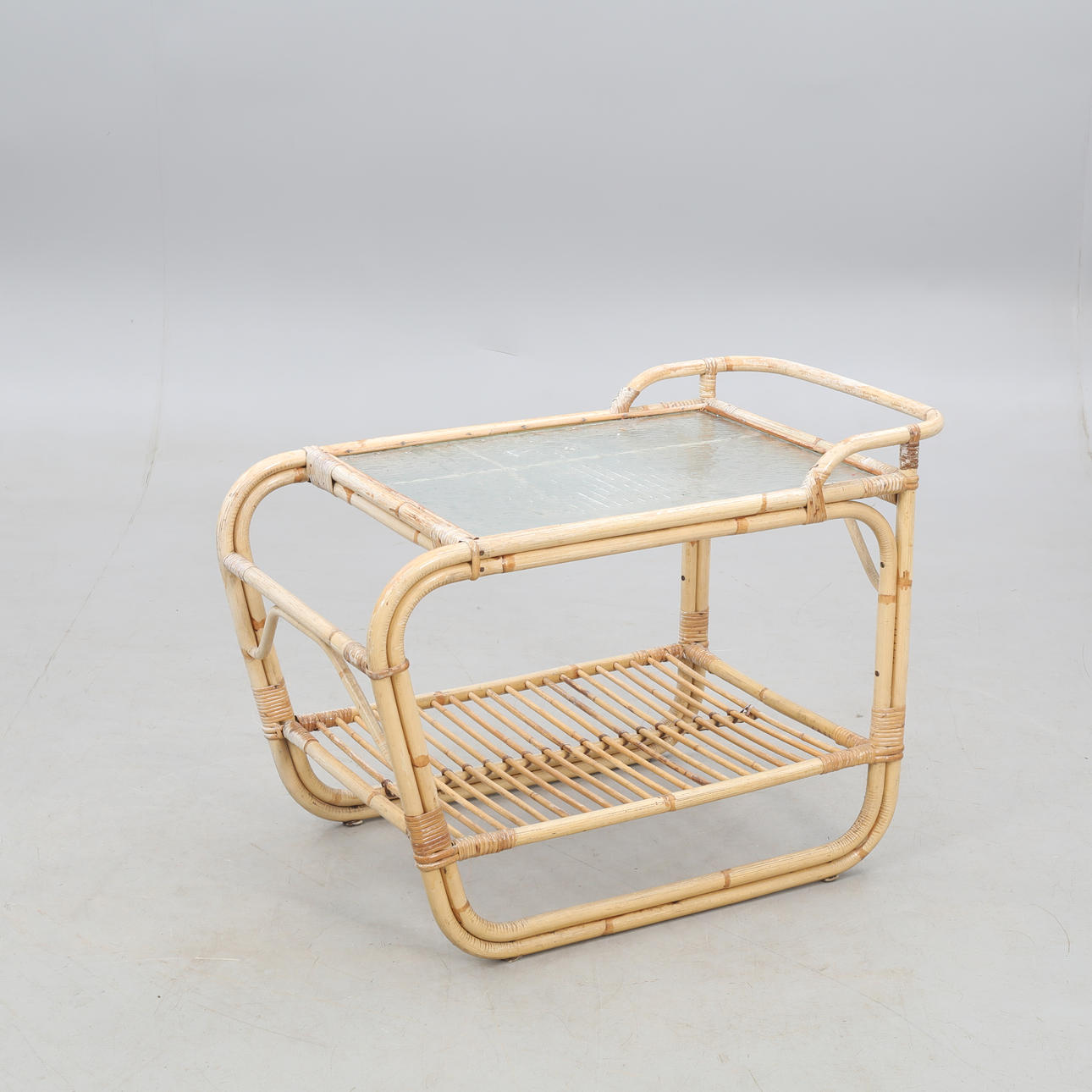 UTE/SERVERINGSBORD, bambu/glasskiva.