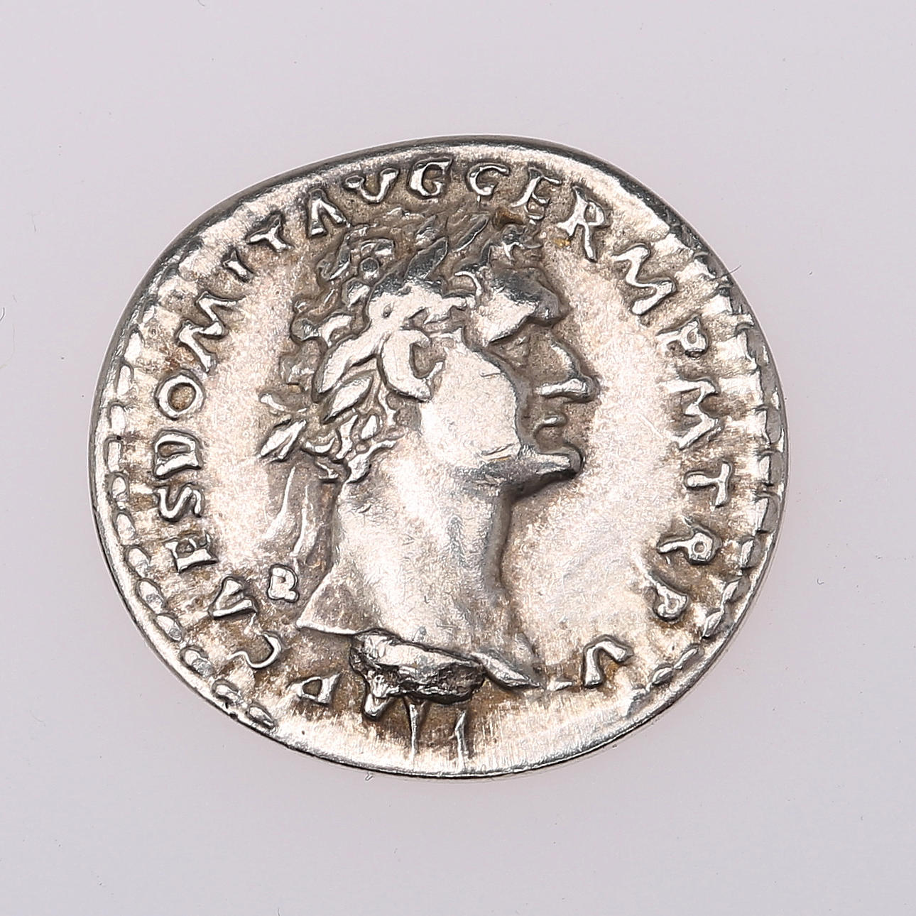Una moneda romana, Caesar Domitianus Augustus Germanicus, 81-96 e. kr.